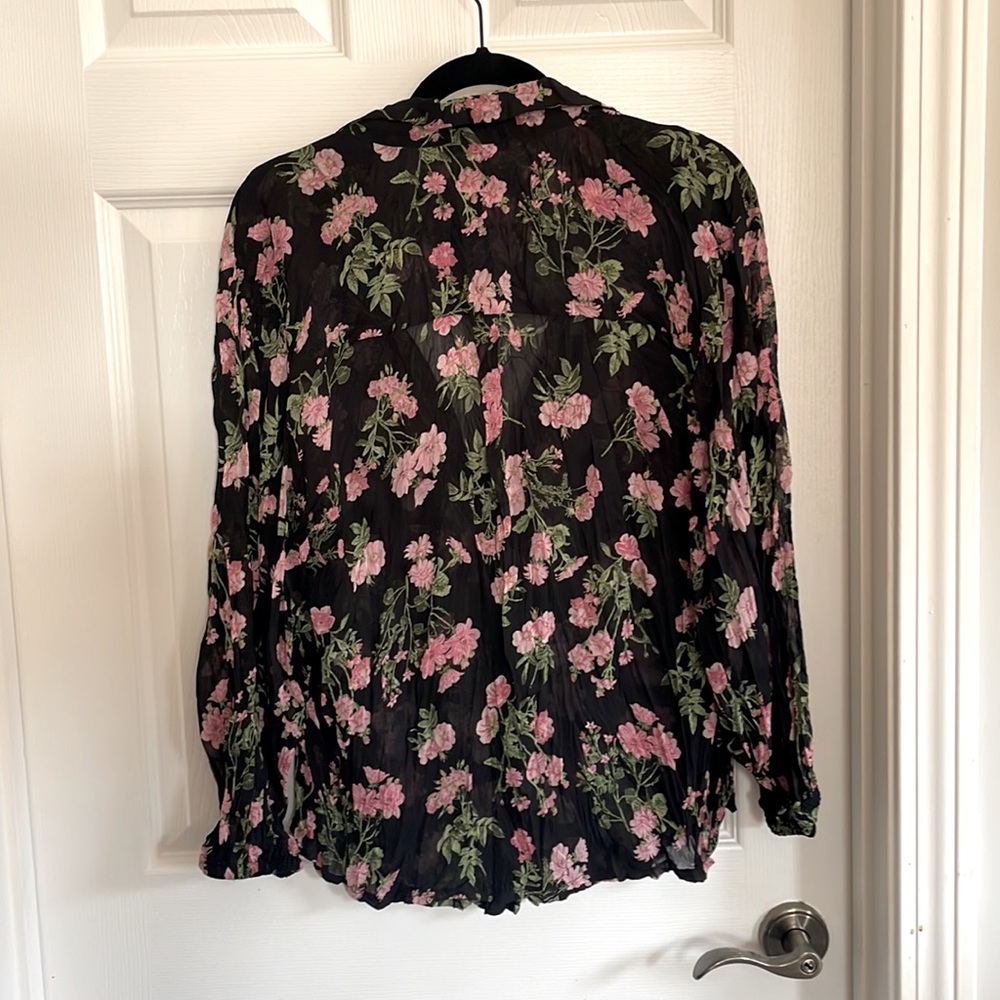 Floral button down top - Picture 3 of 5